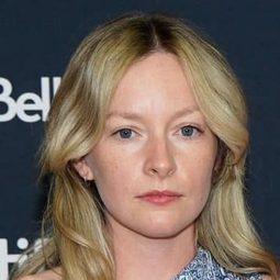 Deragh Campbell - 七十二小時的救贖演員 飾演Agnes