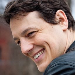 Giorgio Lupano 飾演 Mauro