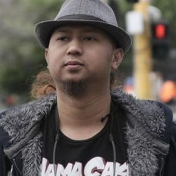 安基·恩巴拉 - 詭妾導演