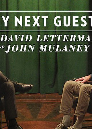 《下一位來賓鼎鼎大名：大衛·萊特曼與約翰·慕蘭尼》電影海報