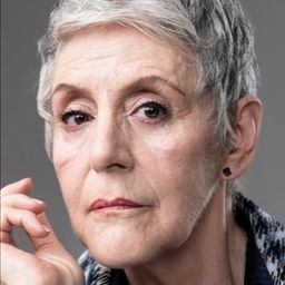 Julieta Egurrola 飾演 Julia