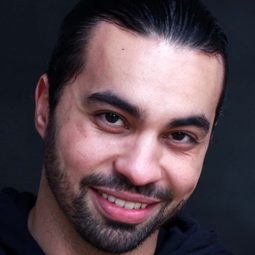 拉揚布阿扎 - The Gardener演員 飾演Frelon 2