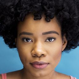 虂雪·奧比雅 飾演 Mo