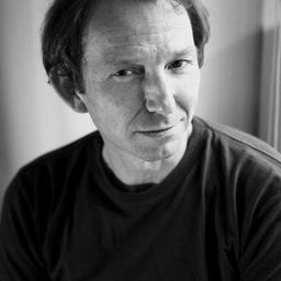 亞當·蘇斯克夫斯基 飾演 