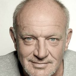 Yann Babilée Keogh 飾演 Alex Grimaldi