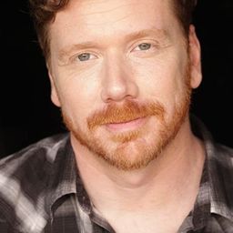 威廉·斯米利 飾演 Paul