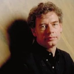 Bill Bruford 飾演 