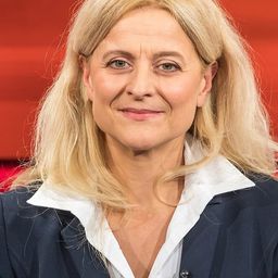 Kristina Dunz 飾演 Self