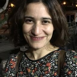 Claudia Cabezas - 向政府說不演員 飾演Revolutionary Young Woman