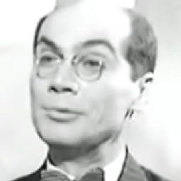 Giorgos Danis 飾演 Yannis Diamantis (Industrialist)