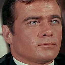 Glenn Corbett 飾演 Lieutenant (uncredited)