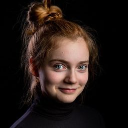 約瑟芬·阿倫森 飾演 Tess