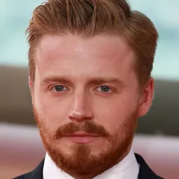 積盧頓 飾演 Collins