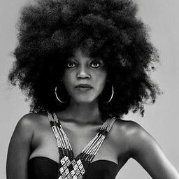 格拉迪斯·奧因伯特 飾演 Vicky