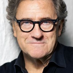 Tommy Körberg 飾演 Anatoly