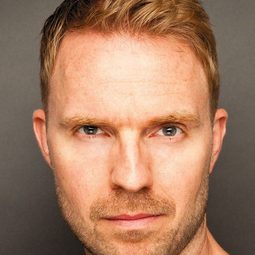 Justin Skye Conley - 為愛冒險演員 飾演Marine