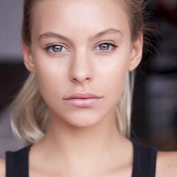 Alyson Bath 飾演 Jade