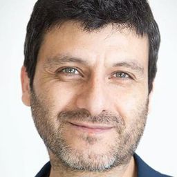 Luis Moreno 飾演 Juan Ignacio