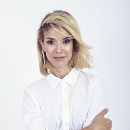 艾莉娜·基夫列斯庫 飾演 Cecilia