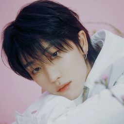 徐明浩 - DIAMOND EDGE IN SEOUL演員 飾演Self