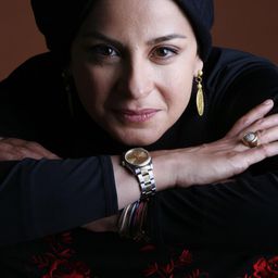 Sima Tirandaz 飾演 