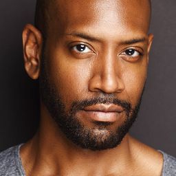 Bryan Terrell Clark - 她來到我身邊演員 飾演Frank Hall