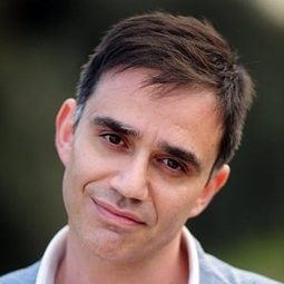 Giampiero Lisarelli - 黑夜的偽裝演員 飾演Attilio