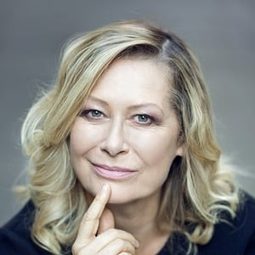 Mariella Valentini - To Want to Fly演員 飾演Loredana