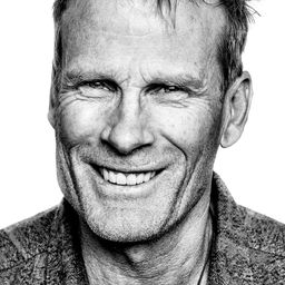 康拉德·安克 飾演 Himself (archive footage)