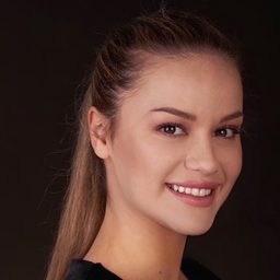 Gizem Denizci 飾演 Defne