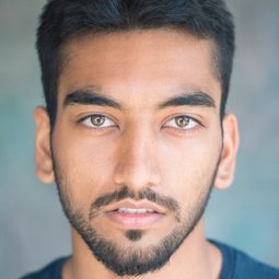 納布罕·里茲萬 飾演 Sepoy Jondalar