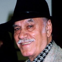 阿爾多·桑布列 飾演 Estranguloni