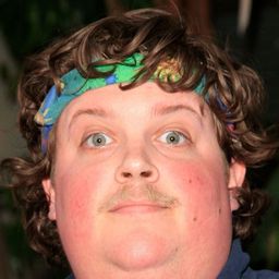 雅各·懷索基 飾演 Terri