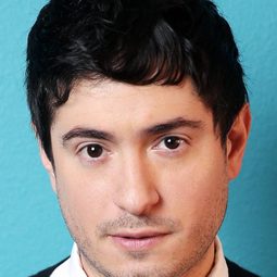 傑森·福斯 飾演 Moderator