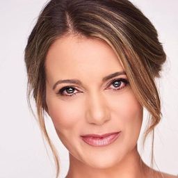 Caroline Amiguet 飾演 Anna Wilson