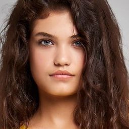 艾蓮娜·奧斯格參 飾演 Yonca / Leyla