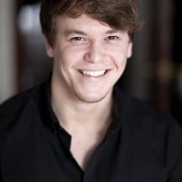 Liam Dascombe - Ravers演員 飾演Derren