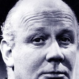 William Mervyn 飾演 Breeze-Connington