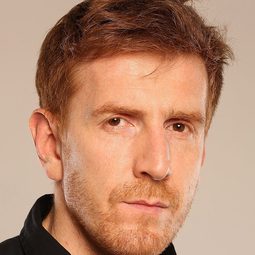 Vladimir Aleksić - 星際黑網演員 飾演Eibek