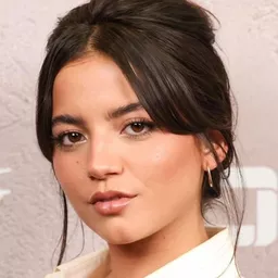 伊莎貝莫娜 飾演 Kay