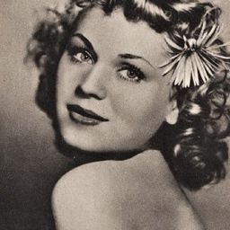 Luisella Beghi 飾演 Ines