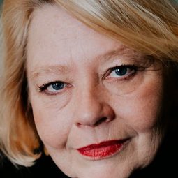 瑪格莉·蒂索 飾演 Village Woman