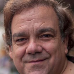 Didier Bourdon 飾演 Le père de Pablito