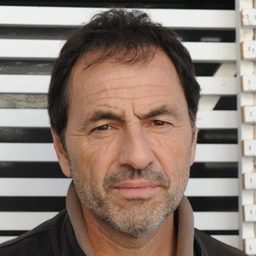 馬丁·塞費爾德 飾演 Gustavo