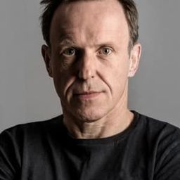 阿卡迪烏什·布里卡斯基 飾演 Agency Head