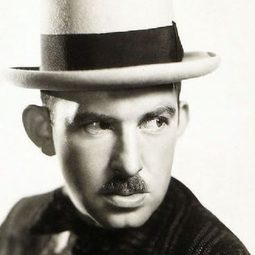 Vince Barnett 飾演 Performer