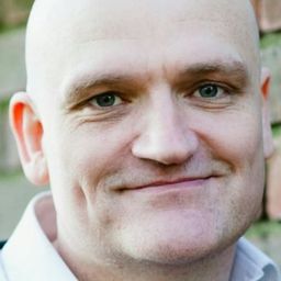 Paul McNeilly 飾演 Si Naylor