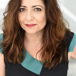 Cristina García - 橄欖樹演員 飾演Mujer del Vivero