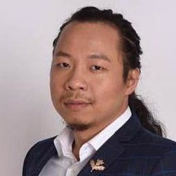 Wu Guobao 飾演 Master Fang