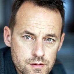 Vincent Furic 飾演 Alain